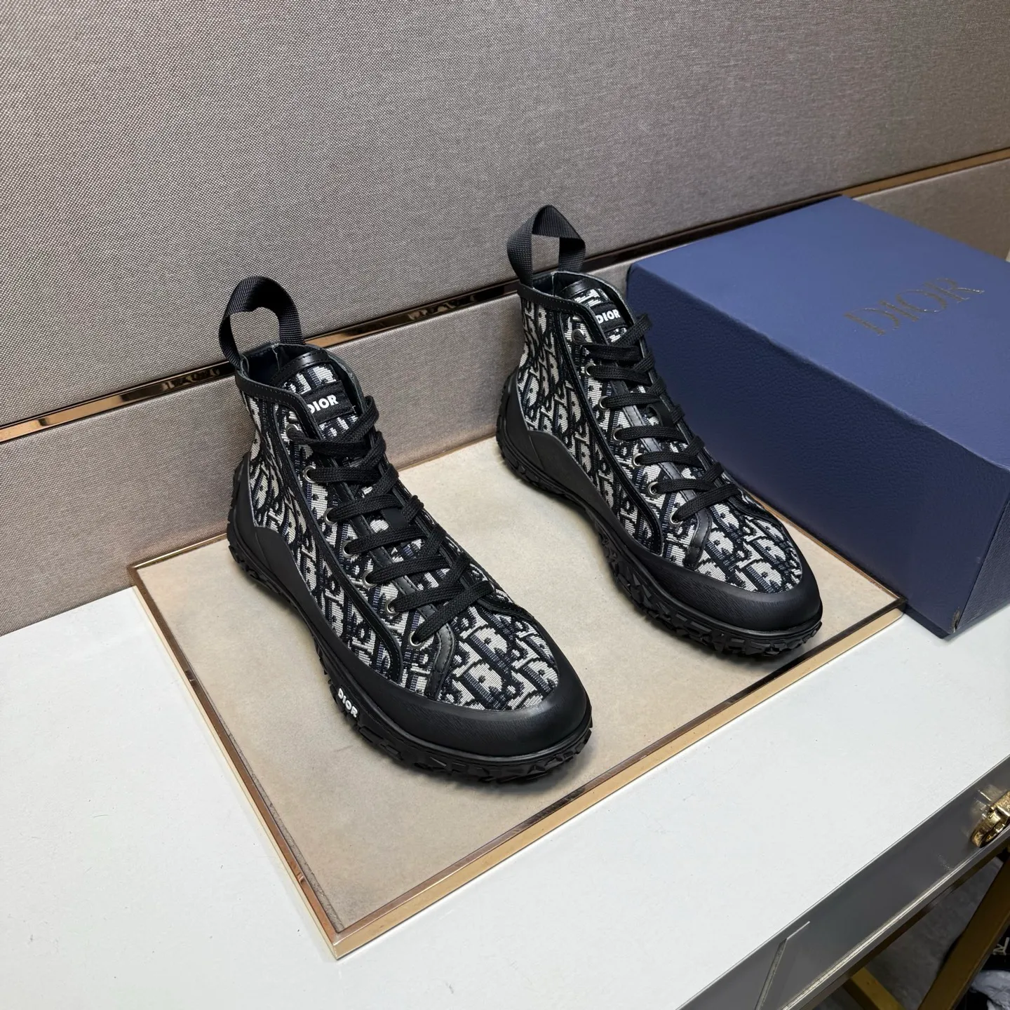 ⬛️Men's shoes 💰p460 [Dior～] Men's casual high-top shoes 2025z cabinet sales simultaneously 🔶Size: 39-44 #️⃣ 🔷2 colors🔜The upper is made of multi-material splicing➕Genuine leather lining, comfortable and breathable, sole: original comfortable and wear-resistant outsole, ⚠️Real shot📱Photographed🎬The real thing is better📢📢📢